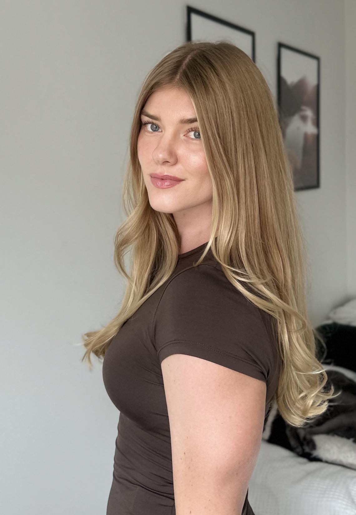 Vilma Nissinen muotokuvassa kotioloissa